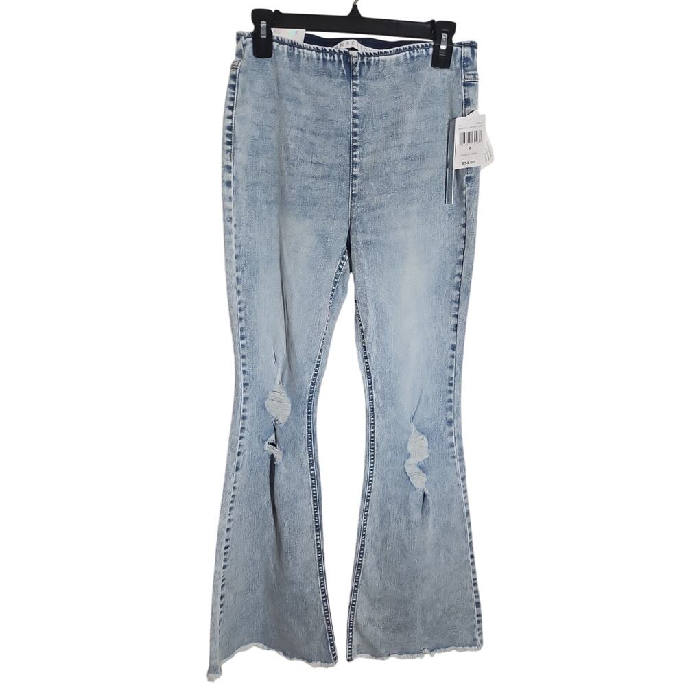 NWT TinselTown Pull On High Rise Flare Light Wash Jeans Distressed Sz 9